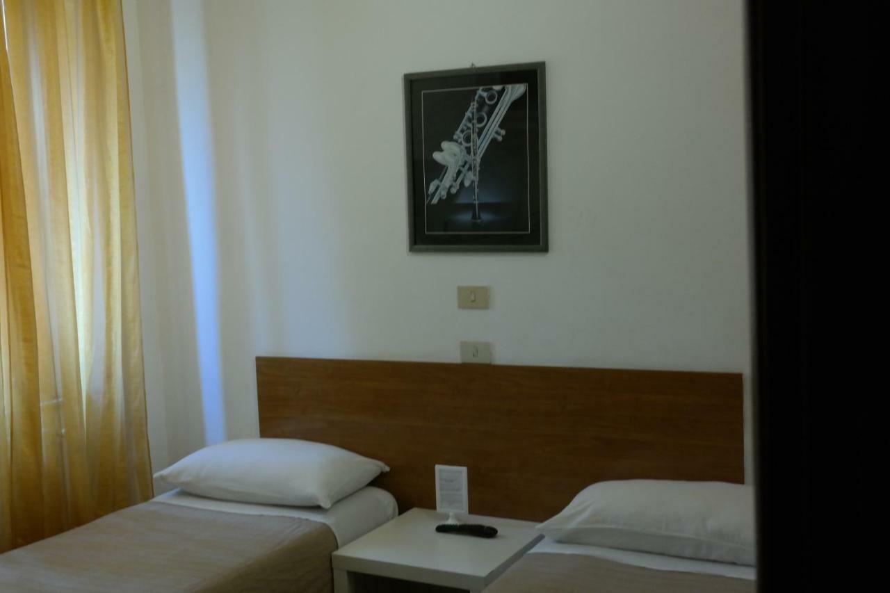 Hotel Houston Livorno - Struttura Esclusivamente Turistica - Not For Business Or Workers エクステリア 写真
