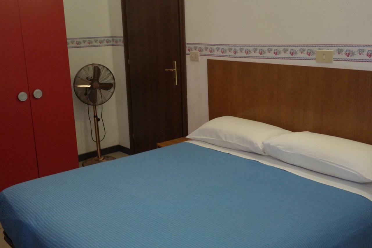 Hotel Houston Livorno - Struttura Esclusivamente Turistica - Not For Business Or Workers エクステリア 写真