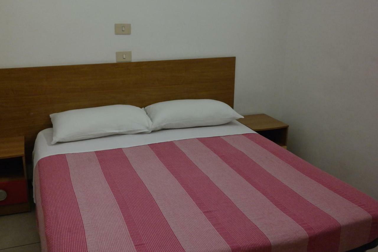 Hotel Houston Livorno - Struttura Esclusivamente Turistica - Not For Business Or Workers エクステリア 写真