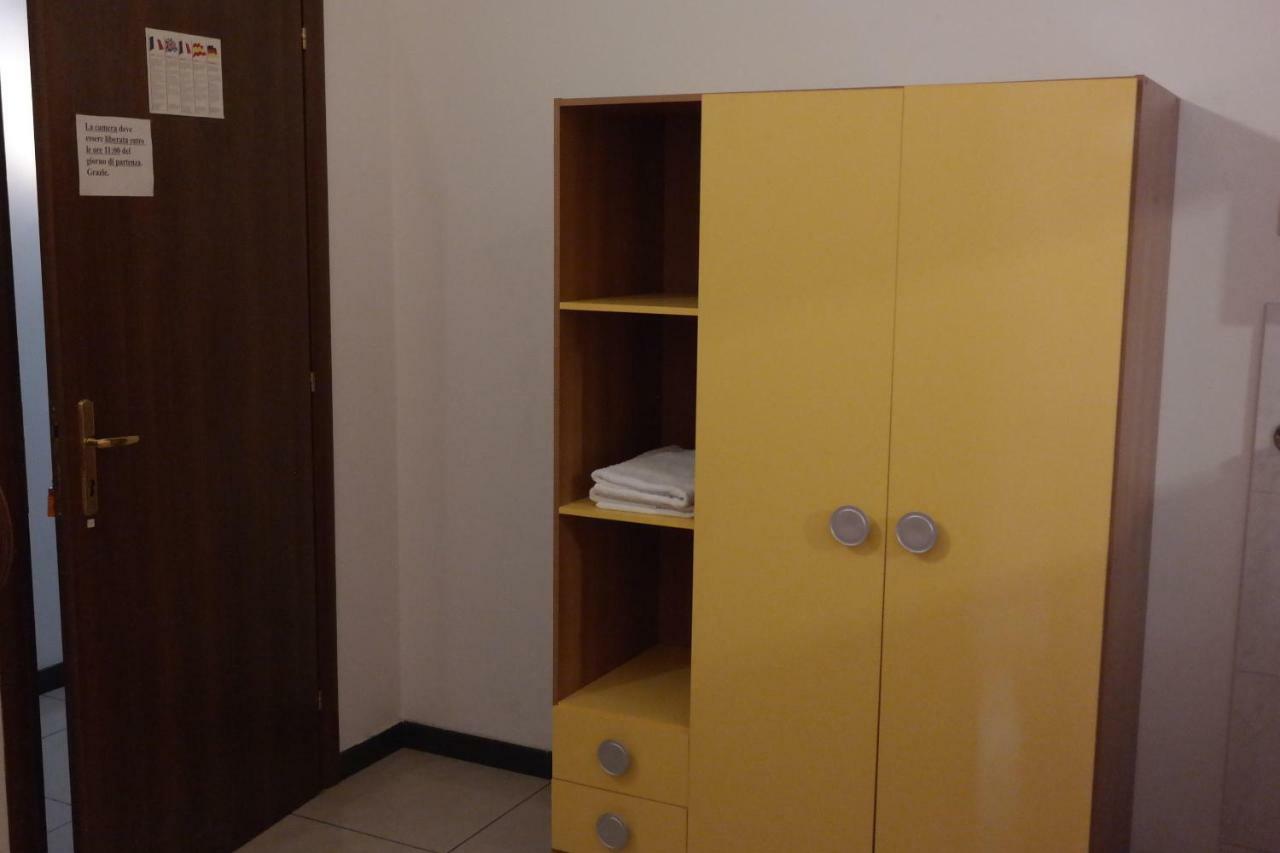 Hotel Houston Livorno - Struttura Esclusivamente Turistica - Not For Business Or Workers エクステリア 写真