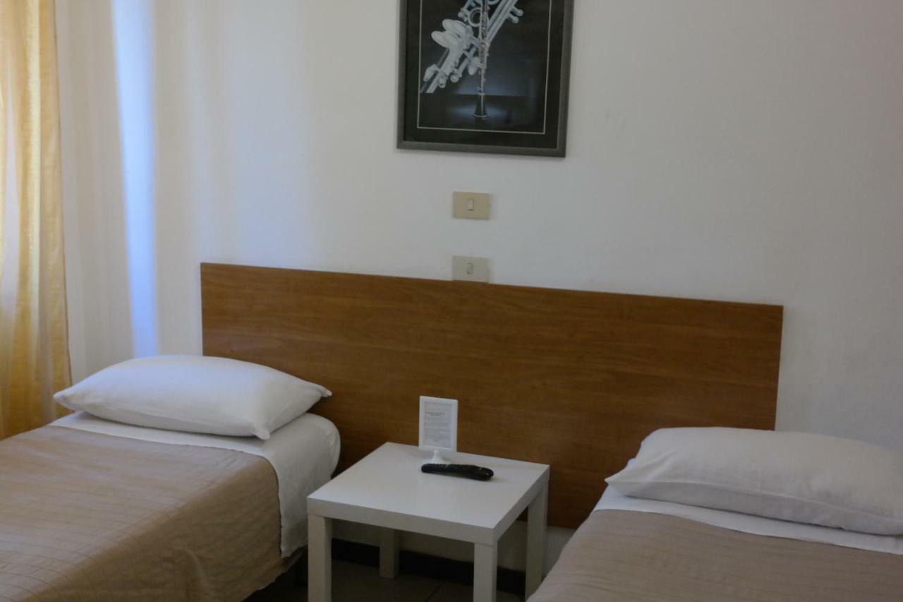 Hotel Houston Livorno - Struttura Esclusivamente Turistica - Not For Business Or Workers エクステリア 写真