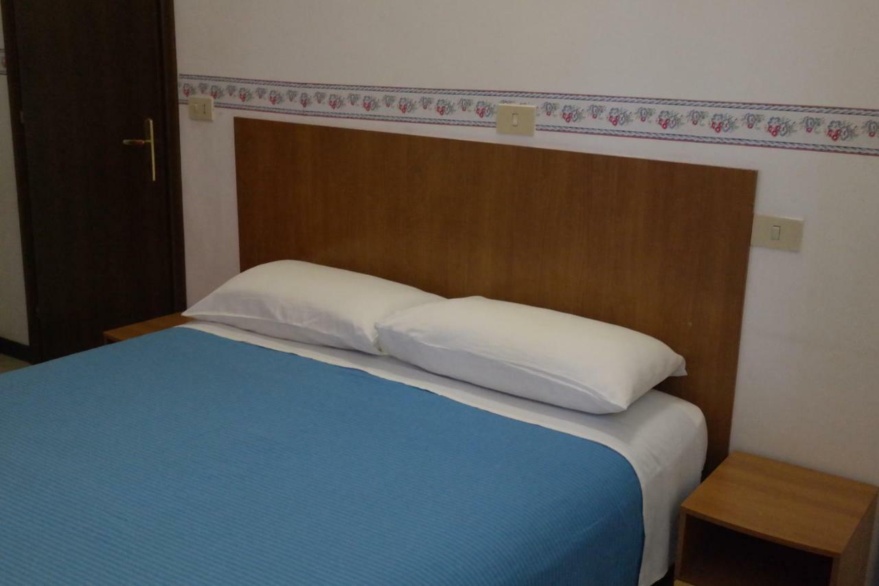 Hotel Houston Livorno - Struttura Esclusivamente Turistica - Not For Business Or Workers エクステリア 写真