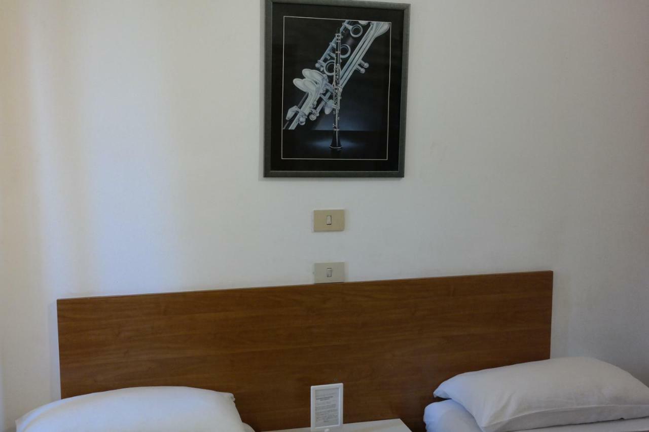 Hotel Houston Livorno - Struttura Esclusivamente Turistica - Not For Business Or Workers エクステリア 写真