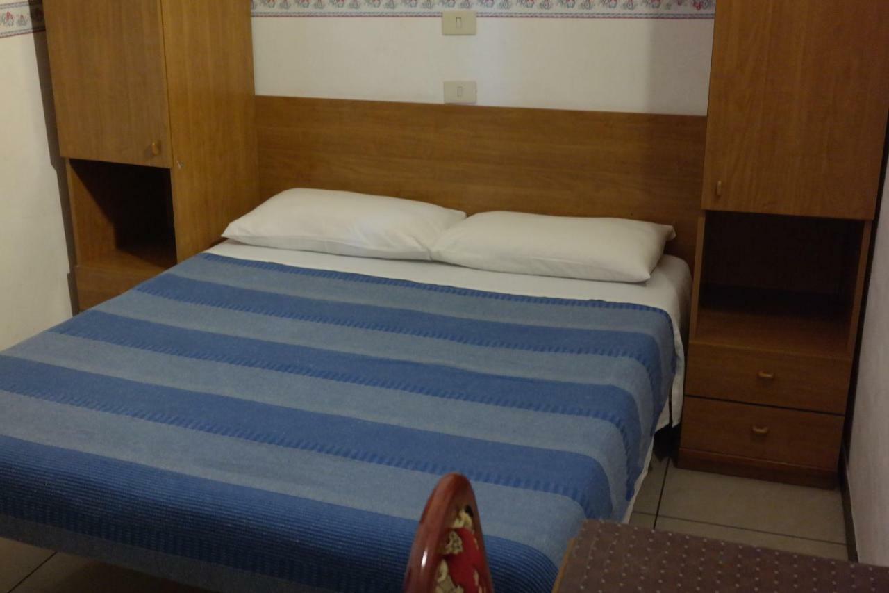 Hotel Houston Livorno - Struttura Esclusivamente Turistica - Not For Business Or Workers エクステリア 写真