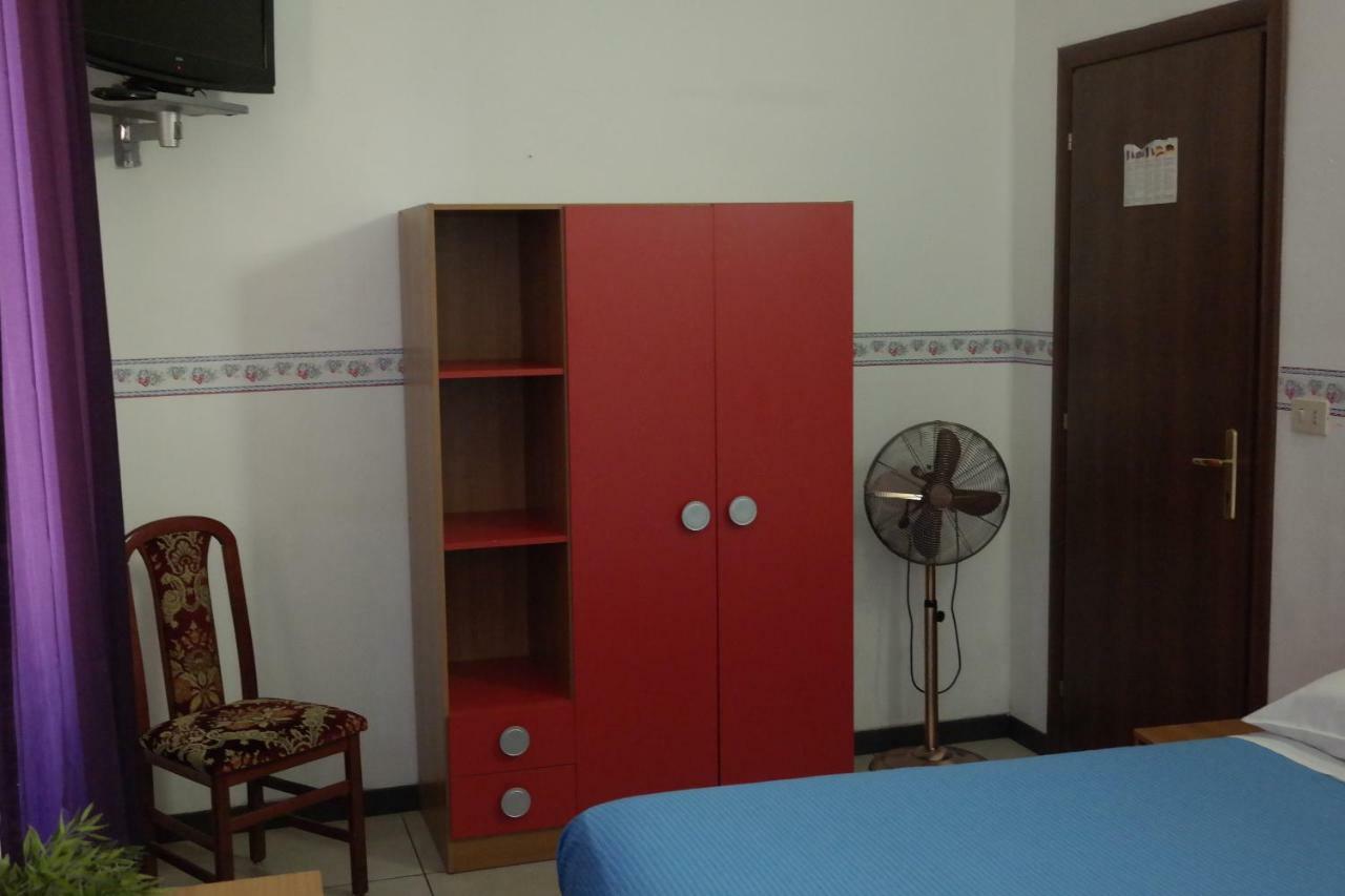 Hotel Houston Livorno - Struttura Esclusivamente Turistica - Not For Business Or Workers エクステリア 写真