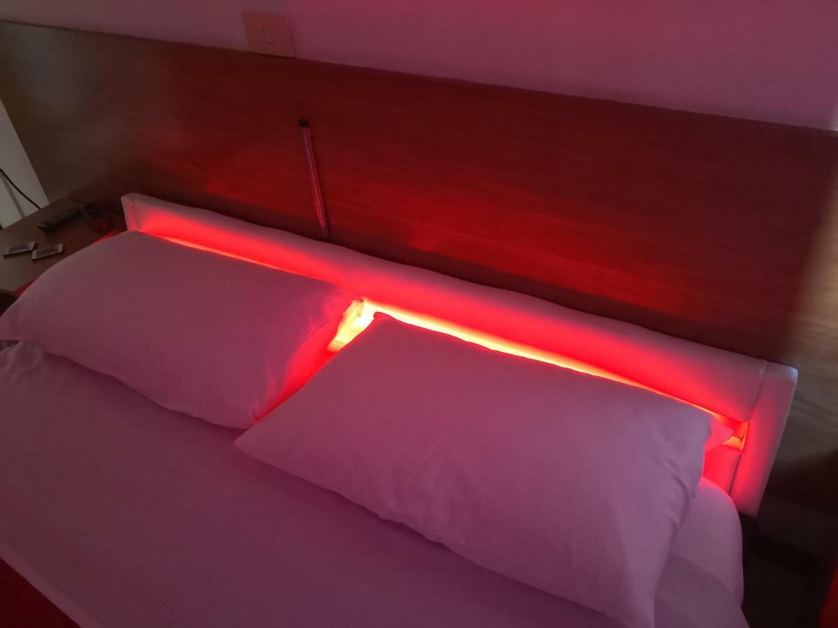 Hotel Houston Livorno - Struttura Esclusivamente Turistica - Not For Business Or Workers エクステリア 写真