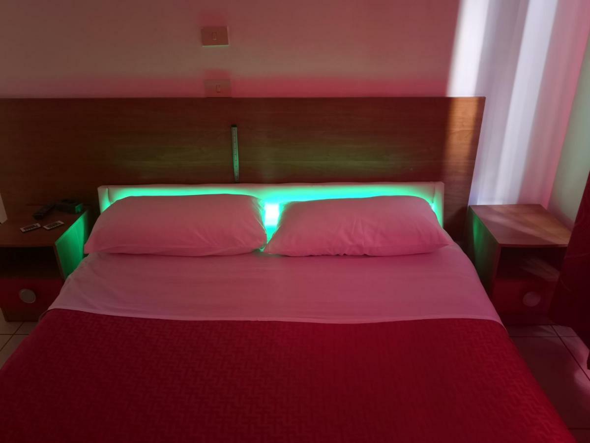 Hotel Houston Livorno - Struttura Esclusivamente Turistica - Not For Business Or Workers エクステリア 写真